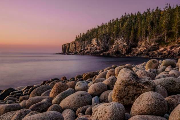 Creative Highlights World Sunrise at Pebble Beach in Acadia National Park Bar Harbor, Maine, United States CR_SYVS250210-1645171-01