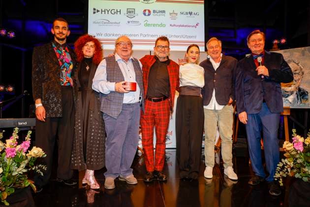 Leonard Burkhardt (Preisträger), Martina Dold, Jacki Schwarz, Matthias Freihof, Sibel Kekilli, Nico Hofmann, Ulli Zelle bei der 17. Verleihung des ASKANIA-Award im Quatsch Comedy Club Berlin.