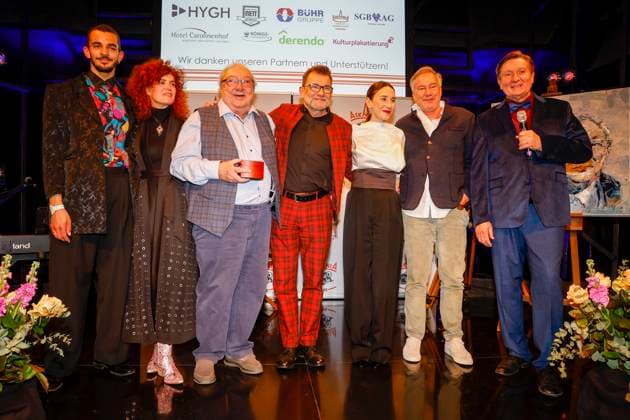 Leonard Burkhardt (Preisträger), Martina Dold, Jacki Schwarz, Matthias Freihof, Sibel Kekilli, Nico Hofmann, Ulli Zelle bei der 17. Verleihung des ASKANIA-Award im Quatsch Comedy Club Berlin.