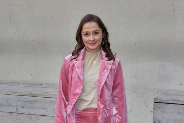 Sarah Alles - Gaesteankunft zur Verleihung des Kurzfilmpreises BLAUE BLUME von Romance TV im Prince Charles in Berlin am 12.02.2025. Kurzfilmpreis BLAUE BLUME