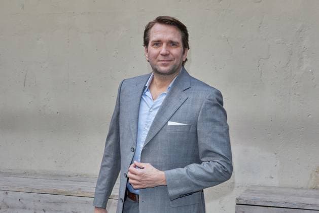 Pierre Kiwitt - Gaesteankunft zur Verleihung des Kurzfilmpreises BLAUE BLUME von Romance TV im Prince Charles in Berlin am 12.02.2025. Kurzfilmpreis BLAUE BLUME