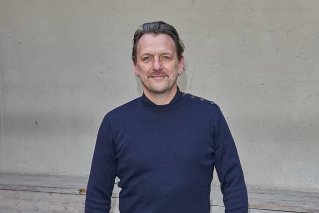 Nils Schulz - Gaesteankunft zur Verleihung des Kurzfilmpreises BLAUE BLUME von Romance TV im Prince Charles in Berlin am 12.02.2025. Kurzfilmpreis BLAUE BLUME