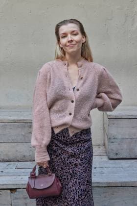 Annabella Zetsch - Gaesteankunft zur Verleihung des Kurzfilmpreises BLAUE BLUME von Romance TV im Prince Charles in Berlin am 12.02.2025. Kurzfilmpreis BLAUE BLUME