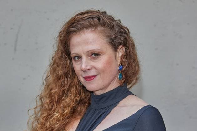 Anja Antonowicz - Gaesteankunft zur Verleihung des Kurzfilmpreises BLAUE BLUME von Romance TV im Prince Charles in Berlin am 12.02.2025. Kurzfilmpreis BLAUE BLUME