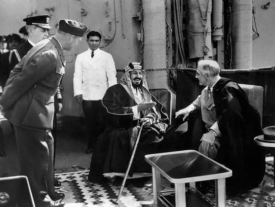 Archivbilder der Woche KW07 U.S. President Franklin D. Roosevelt and King Ibn Saud of Saudi Arabia aboard USS Quincy at Great Bitter Lake, Egypt, Franklin D. Roosevelt Presidential Library & Museum, February 14, 1945  Copyright: xCircaxImagesx ghi-circa13185