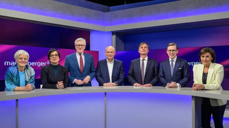News Bilder des Tages GER, Berlin, Studio, zu Gast bei - maischberger, Polittalk, TV, Format, mit Moderatorin - Sandra Maischberger, Das Erste, aus Adlershof - am Studio 20, im Bild v.l.: Ulrike Herrmann (taz), Mariam Lau (Die Zeit), Theo Koll (Journalist), Sebastian Ebel (Vorstandsvorsitzender TUI Group), Bernd Baumann, AfD (Parlamentarischer Geschäftsführer), Philipp Amthor, CDU (Generalsekretär Mecklenburg-Vorpommern), Sandra Maischberger, 12.02.2025, *** GER, Berlin, Studio, zu Gast bei maischberger, Polittalk, TV, Format, mit Moderator Sandra Maischberger, Das Erste, aus Adlershof am Studio 20, im Bild v l Ulrike Herrmann taz , Mariam Lau Die Zeit , Theo Koll Journalist , Sebastian Ebel Vorstandsvorsitzender TUI Group , Bernd Baumann, AfD Parlamentarisch Copyright: HMBxMedia UwexKoch