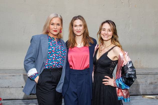 Award - Blaue Blume 2025 Judith Hoersch, Lea Marlen Woitack und Luisa Wietzorek bei der Verleihung BLAUE BLUME von Romance TV im Prince Charles am 12.02.2024 in Berlin. Copyright: xEventpressxKochanx