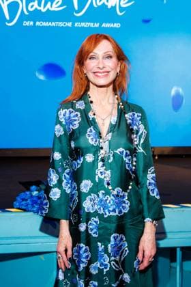 Award - Blaue Blume 2025 Andrea Sawatzki bei der Verleihung BLAUE BLUME von Romance TV im Prince Charles am 12.02.2024 in Berlin. Copyright: xEventpressxKochanx