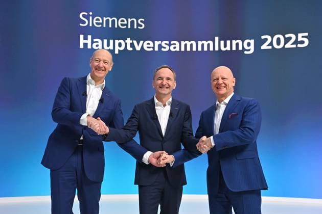 News Themen der Woche KW07 News Bilder des Tages v.li:Roland Busch (Vorstandsvorsitzender der Siemens AG), Jim Hagemann SNABE (Aufsichtsratsvorsitzender), Ralf P. Thomas (Chief Financial Officer), Virtuelle,digitale Siemens Hauptversammlung am 13.02.2025 in Muenchen. *** from left Roland Busch Chairman of the Managing Board of Siemens AG , Jim Hagemann SNABE Chairman of the Supervisory Board , Ralf P Thomas Chief Financial Officer , Virtual, digital Siemens Annual General Meeting on 13 02 2025 in Munich
