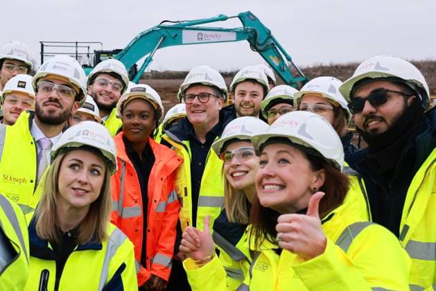 Bilder des Jahres 2025, News 02 Februar News Themen der Woche KW07 News Bilder des Tages Prime Minister Keir Starmer visits Milton Keynes 13 02 2025. Milton Keynes, United Kingdom. Prime Minister Keir Starmer visits a construction site near Milton Keynes., Credit:Lauren Hurley Avalon United Kingdom, Buckinghamshire, Milton Keynes, 10 Downing Street  Copyright: xLaurenxHurleyx xAvalonx 0963364021