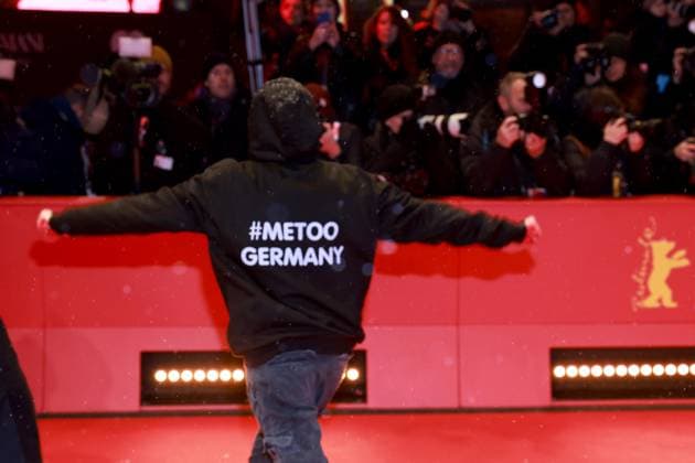 Bilder des Jahres 2025, Entertainment 02 Februar Entertainment Themen der Woche KW07 Entertainment Bilder des Tages 13.02.2025, Demonstranten, bei der Eröffnung der 75. Berlinale, Internationale Filmfestspiele Berlin, Roter Teppich, Berlin Deutschland, Germany *** 13 02 2025, Demonstrators, at the opening of the 75th Berlinale, Berlin International Film Festival, Red Carpet, Berlin Germany, Germany
