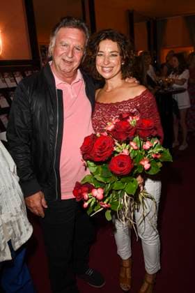 Isabell Varell, Pit Weyrich, am Mittwoch 19-06.2019 Premiere der Komoedie Diese Nacht oder nie in der Komoedie im Bayerischen Hof in Muenchen. Bayern Deutschland *** Isabell Varell, Pit Weyrich, on Wednesday 19 06 2019 Premiere the Comedy This Night Or never in the Comedy at Bavarian Farm in Munich Bavaria Germany