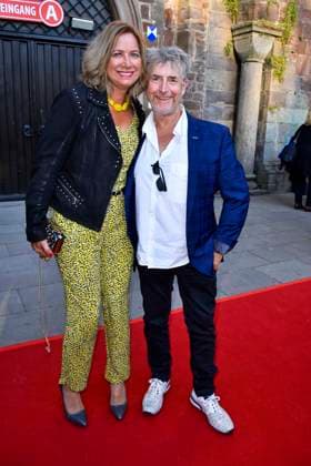 Regine Prause und Martin Semmelrogge Freundin bei der Gala Premiere Der Prozess zur eroeffnung der 69.Bad Hersfelder Festspiele 2019 in Freilichttheater an der Stiftsruine am Freitag 05.07.2019 in Bad Hersfeld Hessen Deutschland *** Regine Prause and Martin Semmelrogge Girlfriend at the Gala Premiere the Process to Opening the 69 Bathroom Hersfelder Festival 2019 in Open air theatre to the Abbey ruins on Friday 05 07 2019 in Bathroom Hersfeld Hesse Germany