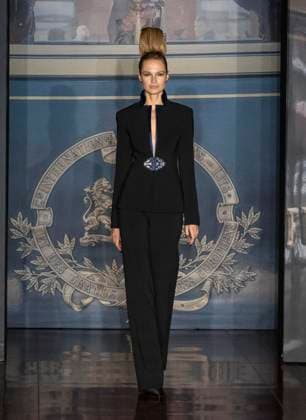 February 13, 2025, New York, New York, USA: Model walks runway for Zang Toi runway show during New York Fashion Week Fall Winter 2025 at Park Avenue Christian Church in New York on February 13, 2025. Zang Toi design for House of Toi includes dresses, shoes, accessories like bags, costume jewelry, belts and etc. New York USA - ZUMAr339 20250213_znp_r339_074 Copyright: xLevxRadinx