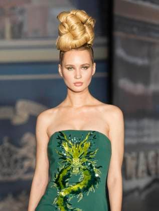 February 13, 2025, New York, New York, USA: Model walks runway for Zang Toi runway show during New York Fashion Week Fall Winter 2025 at Park Avenue Christian Church in New York on February 13, 2025. Zang Toi design for House of Toi includes dresses, shoes, accessories like bags, costume jewelry, belts and etc. New York USA - ZUMAr339 20250213_znp_r339_071 Copyright: xLevxRadinx