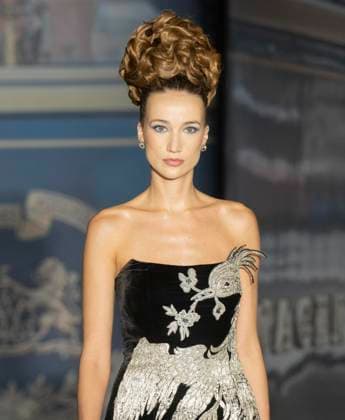 February 13, 2025, New York, New York, USA: Model walks runway for Zang Toi runway show during New York Fashion Week Fall Winter 2025 at Park Avenue Christian Church in New York on February 13, 2025. Zang Toi design for House of Toi includes dresses, shoes, accessories like bags, costume jewelry, belts and etc. New York USA - ZUMAr339 20250213_znp_r339_092 Copyright: xLevxRadinx