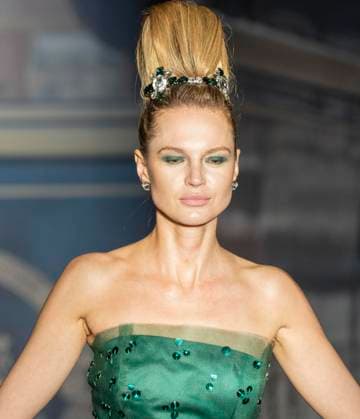 February 13, 2025, New York, New York, USA: Model walks runway for Zang Toi runway show during New York Fashion Week Fall Winter 2025 at Park Avenue Christian Church in New York on February 13, 2025. Zang Toi design for House of Toi includes dresses, shoes, accessories like bags, costume jewelry, belts and etc. New York USA - ZUMAr339 20250213_znp_r339_116 Copyright: xLevxRadinx