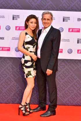 Pierre Littbarski und seine japanische Frau Hitomi zu Gast auf der 11 Freunde Meisterfeier 2019 in der Flora, Koeln am Freitag 27.07.2019 NRW Deutschland *** Pierre Littbarski and its Japanese Woman Hitomi to Guest at the 11 Friends Celebration of the Master Craftsman 2019 in the Flora, Cologne on Friday 27 07 2019 NRW Germany