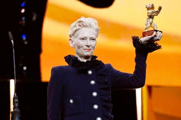 Bilder des Jahres 2025, Entertainment 02 Februar Entertainment Themen der Woche KW07 Tilda Swinton erhält den Goldenen Ehrenbären für das Lebenswerk bei der Festivaleröffnung und der Premiere des Kinofilms Das Licht The Light auf der Berlinale 2025 75. Internationale Filmfestspiele Berlin im Berlinale Palast. Berlin, 13.02.2025 *** Tilda Swinton receives the Honorary Golden Bear for Lifetime Achievement at the festival opening and the premiere of the feature film The Light at the Berlinale 2025 75 Berlin International Film Festival in the Berlinale Palast Berlin, 13 02 2025 Foto:xN.xKubelkax xFuturexImagex berlinale_opening_5851