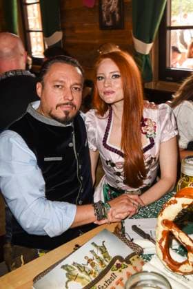 Barbara Meier, Klemens Hallmann Mann beim Auftakt des Muenchner Oktoberfest 2019 Promis feiern auf der Wiesn im Marstall Festzelt am Samstag, 21.09.2019 in Muenchen Bayern Deutschland *** Barbara Meier, Klemens Hallmann Man at Kick-off of Muenchner Oktoberfest 2019 Celebrities celebrate at the Wiesn at Marstall Marquee on Saturday, 21 09 2019 in Munich Bavaria Germany