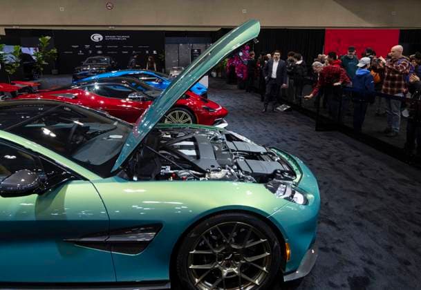 (250215) -- TORONTO, Feb. 15, 2025 -- People visit the 2025 Canadian International AutoShow in Toronto, Canada, on Feb. 14, 2025. The annual 10-day show kicked off here on Friday with the participation of over 40 automotive brands. (Photo by Xinhua) CANADA-TORONTO-CANADIAN INT L AUTOSHOW ZouxZheng 