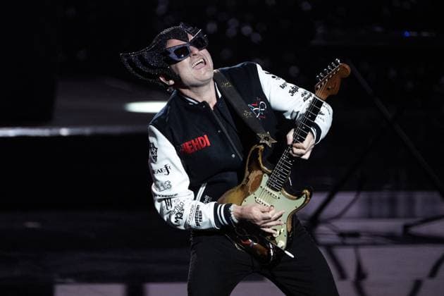 40th Les Victoires De La Musique-Boulogne-Billancourt Matthieu Chedid performs on stage during a tribute to DJ Mehdi at the 40th Victoires de la Musique at La Seine Musicale on February 14, 2025 in Boulogne-Billancourt, France. Photo by David NIVIERE ABACAPRESS.COM BOULOGNE-BILLANCOURT France  Copyright: xNivierexDavid ABACAPRESS.COMx