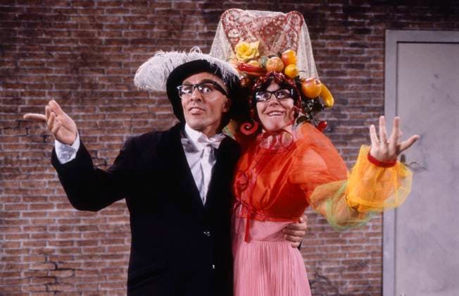 Archivbilder der Woche KW07 DIE BLAUE STUNDE Die Blaue Stunde, SFB Comedy, 1991, mit Comedy Duo: Nickelodeon, aka Mark Britton und Krissie Illing, alias William und Wilma, das britische Duo tritt mit dem Programm auf: Great Lovers in History., Deutschland Copyright: kpa kpa_55052052 EDITORIAL USE ONLY