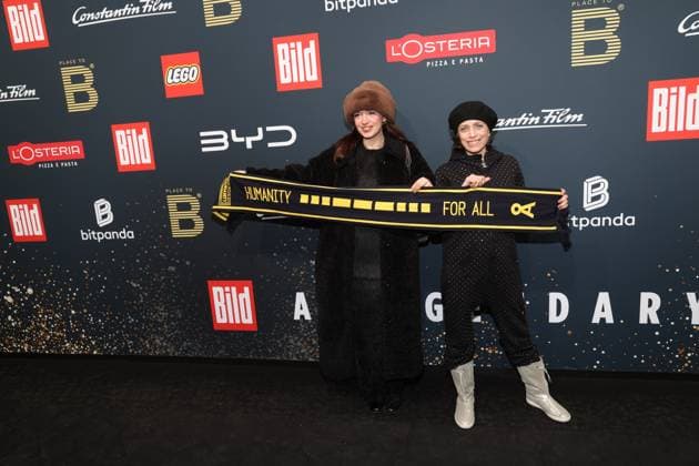 Bilder des Jahres 2025, Entertainment 02 Februar Entertainment Themen der Woche KW07 Entertainment Bilder des Tages PLACE TO B Anna Thalbach mit Tochter Nellie Thalbach PLACE TO B - BILD und Constantin Film laden zur legendären Party im Rahmen der Berlinale ins Borchardt ein in Berlin *** PLACE TO B Anna Thalbach with daughter Nellie Thalbach PLACE TO B BILD and Constantin Film invite you to the legendary party during the Berlinale at the Borchardt in Berlin Copyright: xEventpressxFuhrx