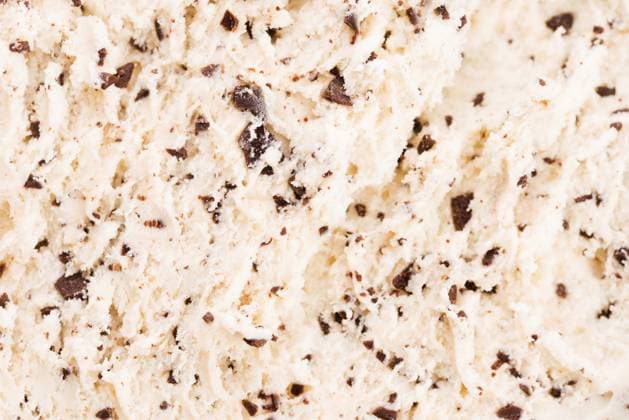 Vanilleeis mit Schokoladensplittern straciatella. Frisch, Sorbet Vanilla ice cream with chocolate chips - straciatella. Fresh, sorbet Copyright: imageBROKER JoannaxWnuk ibxiqx12572007.jpg