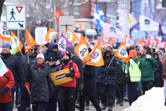 Protest Against Mass Layoffs of Amazon Persons taking part during a demonstration to protest against the mass layoffs of more than 2,000 workers as a result of the closure of seven Amazon warehouses in the province of Quebec, Canada. The American multinational ceased its operations in Quebec due to a labor conflict, leaving thousands of workers unemployed. on February 15, 2025 in Montreal, Canada. Montreal Quebec Canada Copyright: xHoracioxZamoraxRiosx