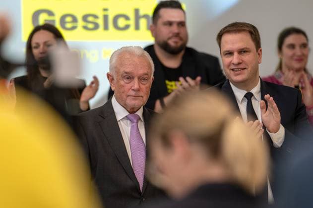 Neumünster, Deutschland, 16.02.2025 Landesparteitag der FDP Schleswig Holstein eine Woche vor der Bundestagswahl mit Bundestags Vizepräsident Wolfgang Kubicki *** Neumünster, Germany, 16 02 2025 State party conference of the FDP Schleswig Holstein one week before the Bundestag elections with Bundestag Vice President Wolfgang Kubicki