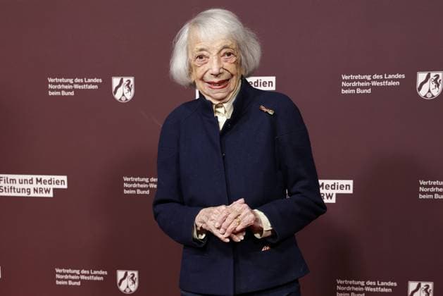 Bilder des Jahres 2025, Entertainment 02 Februar Entertainment Themen der Woche KW07 Entertainment Bilder des Tages Margot Friedlaender beim NRW Empfang am 16.02.2025 im Rahmen der Berlinale in Berlin NRW Berlinale Empfang in Berlin *** Margot Friedlaender at the NRW reception on 16 02 2025 as part of the Berlinale in Berlin NRW Berlinale reception in Berlin 
