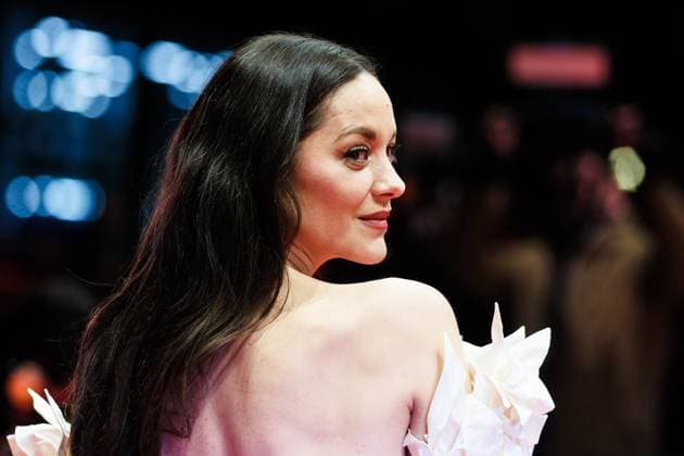 Bilder des Jahres 2025, Entertainment 02 Februar Entertainment Themen der Woche KW07 Entertainment Bilder des Tages World Premiere of The Ice Tower , Berlinale Palast, Berlin, Germany Marion Cotillard seen at the World Premiere of The Ice Tower during Berlinale (Berlin Film Festival) at Berlinale Palast, Berlin, , Germany on 16 February 2025. Picture, Credit:Julie Edwards Avalon Germany, Potsdammer Platz, Berlin, Berlinale Palast  Copyright: xJuliexEdwardsx xAvalonx 0964898847