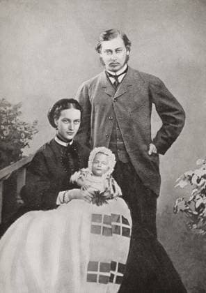 Albert Edward und Alexandra mit Albert Victor im Jahr 1864 Albert Edward and Alexandra with Albert Victor in 1864 Copyright: imageBROKER dadxfotos ibljhl12509645.jpg