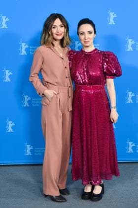 Entertainment Themen der Woche KW08 Entertainment Bilder des Tages Berlinale If I Had Legs I d Kick You Photocall Rose Byrne and Mary Bronstein attending the If I Had Legs I d Kick You Photocall during the 75th Berlin International Film Festival (Berlinale) in Berlin, Germany, on February 17, 2025. Photo by Aurore Marechal ABACAPRESS.COM Berlin Germany  Copyright: xMarechalxAurore ABACAx