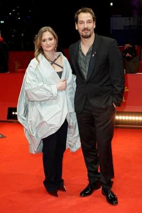Entertainment Themen der Woche KW08 Entertainment Bilder des Tages Julia Jentsch und Felix Kramer bei der Premiere des Kinofilms Was Marielle weiß What Marielle Knows auf der Berlinale 2025 75. Internationale Filmfestspiele Berlin im Berlinale Palast. Berlin, 17.02.2025 *** Julia Jentsch and Felix Kramer at the premiere of the feature film What Marielle Knows at the Berlinale 2025 75 Berlin International Film Festival at the Berlinale Palast Berlin, 17 02 2025 Foto:xC.xTamckex xFuturexImagex marielle_prem_5205