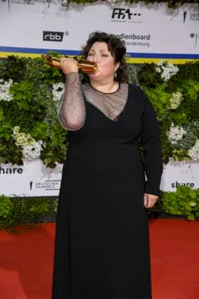 Meltem Kaptan bei der Verleihung des Deutschen Filmpreises Lola am 24. Juni 2022 im Palais am Funkturm in den Messe-Hallen in Berlin.