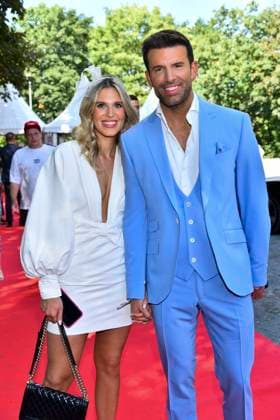 Jessie Noe Scheuermann Freundin, Jay Khan zu Gast beim Audi Ascot Renntag auf der Galopprennbahn Neue Bult in Hannover am Sonntag 21.August 2022 NS Deutschland *** Jessie Noe Scheuermann Girlfriend, Jay Khan to Guest at Audi Ascot Race day at the Racecourse New Bult in Hanover on Sunday 21 August 2022 NS Germany