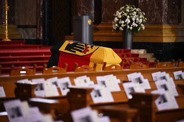 Bilder des Jahres 2025, News 02 Februar News Themen der Woche KW08 News Bilder des Tages Mit einem Trauergottesdienst im Berliner Dom hat am Dienstag (18.02.2025) das offizielle Trauerzeremoniell fuer den frueheren Bundespraesidenten Horst Koehler (Köhler) begonnen. Im Dom verabschiedeten sich politische Weggefaehrten, Vertreter der Verfassungsorgane und der Kirchen von dem Oekonomen und Politiker, der am 1. Februar im Alter von 81 Jahren verstorben war. Koehler war von 2004 bis zu seinem Ruecktritt 2010 der neunte Bundespraesident der Bundesrepublik Deutschland. (Siehe epd-Meldung vom 18.02.2025) EDITORIAL USE ONLY *** The official mourning ceremony for former German President Horst Koehler Köhler began on Tuesday 18 February 2025 with a funeral service in Berlin Cathedral In the cathedral, political companions, representative Copyright: epd-bild ChristianxDitsch epd-Trauergottesdienst_Koehler2 - Kopieren