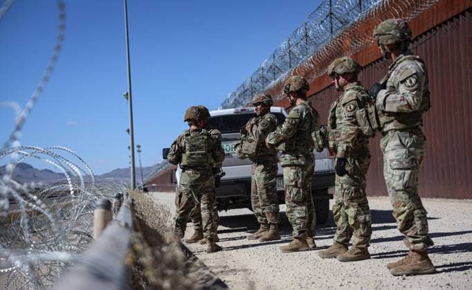 February 15, 2025, El Paso, Tx, United States: U.S. soldiers assigned to the 89th Military Police Brigade inspect a section of the border wall, February 15, 2025 near El Paso, Texas. U.S President Donald Trump has requested 4,000 members of the armed forces to support Homeland security in securing the southern border. El Paso United States - ZUMAp138 20250215_zaa_p138_004 Copyright: xSfcxJustinxGeiger U.SxAirx