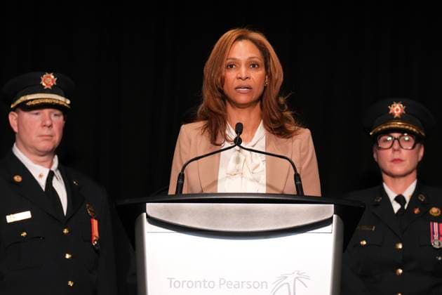 News Bilder des Tages February 18, 2025, Toronto, Canada: Toronto Pearson President and CEO DEBORAH FLINT speaks to the media at Toronto Pearson Airport. A Delta Air Lines plane heading from Minneapolis to Toronto crashed and flipped on the tarmac at Pearson airport on Monday afternoon, injuring multiple passenger. Toronto Canada  - ZUMAc35_ 20250218_zaf_c35_029 Copyright: xChrisxYoungx