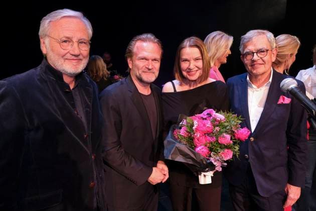Dr. Timm C. Schlotfeldt (Stiftungsgründer), Pianist Sebastian Knauer, Sängerin Inga Rumpf und Prof. Dr. Eckhard Goepel (Stiftungsgründer) zu Gast beim Charity Benefizabend 2023 - zu gunsten der Stiftung Mammazentrum Hamburg im St. Pauli Theater am Mittwoch 03.05.2023 in Hamburg HH Deutschland *** Dr Timm C Schlotfeldt Foundation founder , Pianist Sebastian Knauer, Singer Inga Fuselage and Prof Dr Eckhard Goepel Foundation founder to Guest at Charity Charity evening 2023 to Favour the Foundation Breast Center Hamburg at St Pauli Theatre on Wednesday 03 05 2023 in Hamburg HH Germany