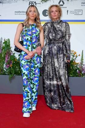 Katja Riemann, Paula Riemann bei der Verleihung des Deutschen Filmpreises am 12.05.2023 im Theater am Potsdamer Platz in Berlin. Berlin Deutschland *** Katja Riemann, Paula Riemann at the award Ceremony of Germans Film Awards on 12 05 2023 at Theatre on Potsdam Place in Berlin Berlin Germany