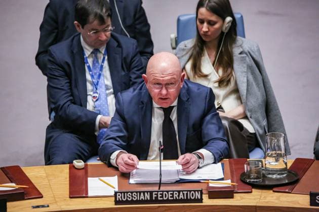 News Themen der Woche KW08 News Bilder des Tages UNO in New York, Sitzung des Sicherheitsrats February 18, 2025, New York, New York, USA: Permanent Ambassador of Russia to UN, VASSILY NEBENZIA looks up as he speaks in the Security Council meeting focused on multilateral relations within the global changes and governance. .Today countries took a moment to declare their concerns on future negotiations in an ever changing world of relations. New York USA - ZUMAo116 20250218_znp_o116_146 Copyright: xBiancaxOterox