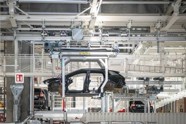 Kombinierte Produktionslinie für die Elektrofahrzeuge ID.4 und ID.7 im Emder Volkswagen-Werk;Kombinierte Produktionslinie für die Elektrofahrzeuge ID.4 und ID.7 im Emder Volkswagen-Werk, Emden Niedersachsen Deutschland VW-Werk *** Combined production line for the ID 4 and ID 7 electric vehicles at the Volkswagen plant in Emden Combined production line for the ID 4 and ID 7 electric vehicles at the Volkswagen plant in Emden, Emden Lower Saxony Germany VW plant