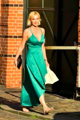 Moderatorin Lisa Loch auf dem Weg zur Verleihung der Sportbild Award vor der Hamburger Fischauktionshalle am Montag 21.08.2023 in Hamburg HH D