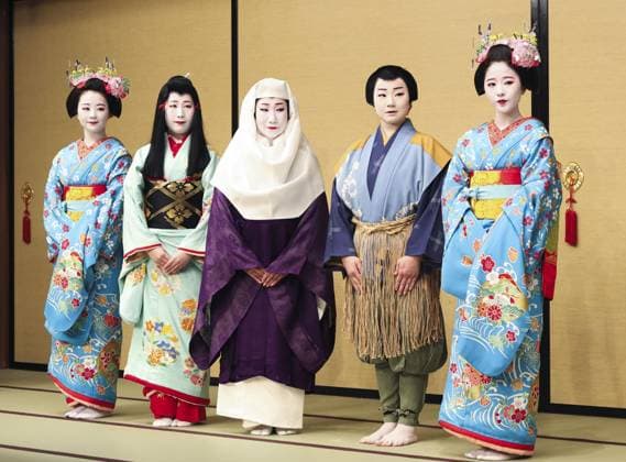 News Themen der Woche KW08 News Bilder des Tages Entertainment Bilder des Tages Traditional dance festival in Kyoto Maiko and geiko traditional Japanese entertainers pose for a photo in Kyoto on Feb. 19, 2025, ahead of their annual Miyako Odori dance performance in April.  A14AA0004172234P