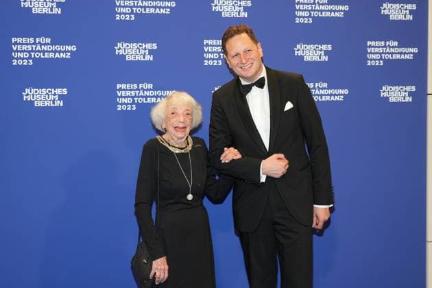 Georg Friedrich Prinz von Preussen, Margot Friedlaender bei der Verleihung vom Preis fuer Verstaendigung und Toleranz am 11.11.2023 im Juedischen Museum in Berlin. Berlin Deutschland *** Georg Friedrich Prinz from Prussia, Margot Friedlaender at the award Ceremony from Price for Understanding and Tolerance on 11 11 2023 at Jewish Museum in Berlin Berlin Germany