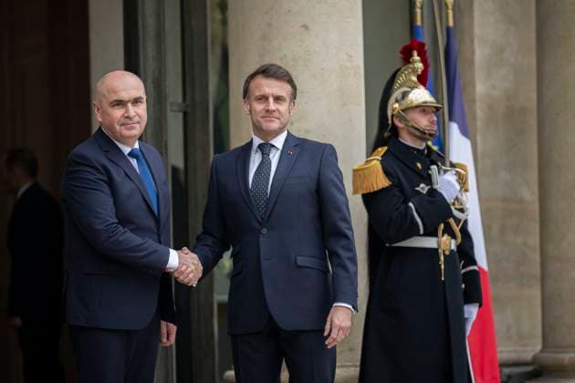 News Themen der Woche KW08 French President Welcomes Romanian President - Paris French President Emmanuel Macron welcomes Romanian President Ilie Bolojan at Elysee presidential palace in Paris on February 19, 2025. Photo by Eliot Blondet ABACAPRESS.COM Paris France  Copyright: xBlondetxEliot ABACAx