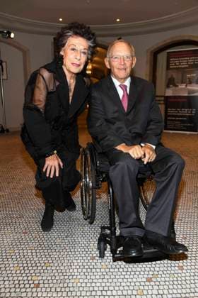 Lea Rosh, Wolfgang Schaeuble bei der Verleihung vom Preis fuer Zivilcourage gegen Rechtsradikalismus, Antisemitismus und Rassismus im Hotel Adlon-Kempenski am 28.10.2019 in Berlin. Berlin Deutschland Germany *** Lea Rosh, Wolfgang Schaeuble at the award Ceremony from Price for Civil courage against Right-wing radicalism, Anti-Semitism and Racism at Hotel Adlon Kempenski on 28 10 2019 in Berlin Berlin Germany Germany